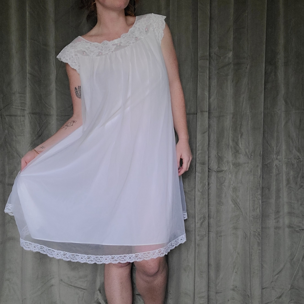 Vintage 1950s Sabrina Carpenter Coded Flowy White Night Gown With Pink Flowers